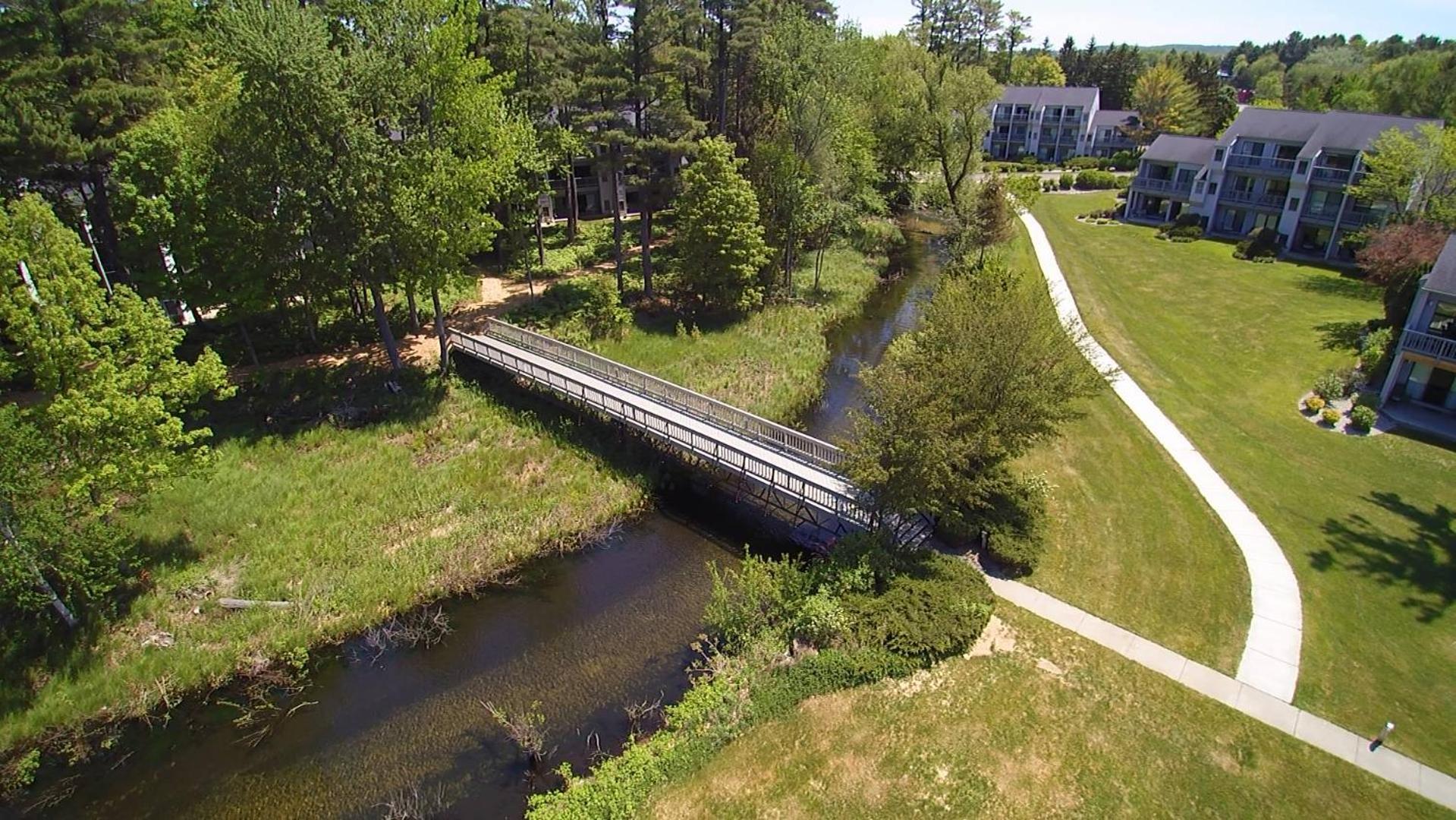 Gorgeous 2 Bedroom Lake View Condo Traverse City Exterior photo